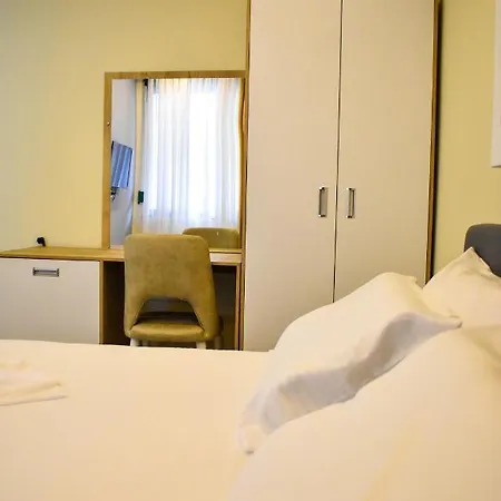 Delmar Garden Inn Golem (Tirana)